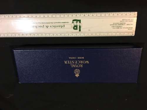 WOW !!!  A BEAUTIFUL ROYAL WORCESTER BONE CHINA CAKE KNIFE / LIFTER IN THE ORIGINAL BOX