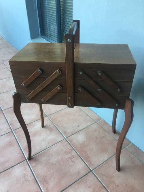 FANTASTIC VINTAGE 3 TIER CONCERTINA SEWING BOX