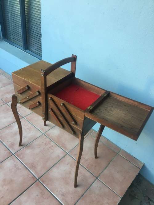 FANTASTIC VINTAGE 3 TIER CONCERTINA SEWING BOX