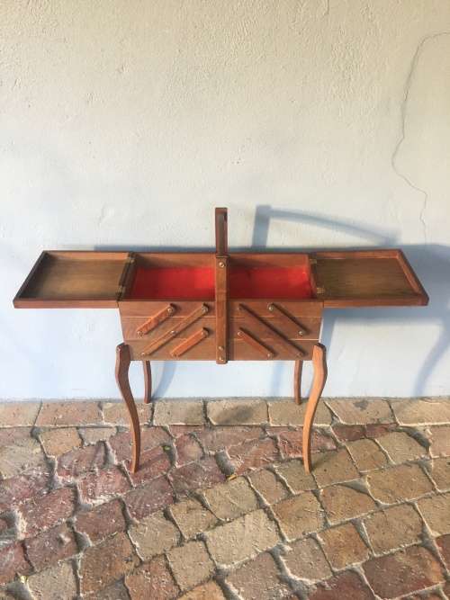 FANTASTIC VINTAGE 3 TIER CONCERTINA SEWING BOX