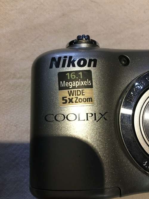 NIKON COOLPIX L29 16.1 MEGAPIXEL DIGITAL CAMERA IN A CAMERA BAG (BLACK SAILS)