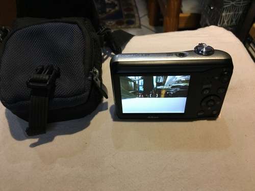 NIKON COOLPIX L29 16.1 MEGAPIXEL DIGITAL CAMERA IN A CAMERA BAG (BLACK SAILS)