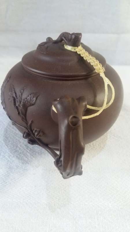 Highly Collectible Yixing Chinese vintage clay Tea Pot. 250ml. With detailed Tea Plant Pattern.