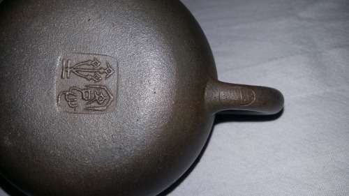 Highly Collectible Yixing Chinese vintage clay Tea Pot. 250ml. Landscape and calligraphy