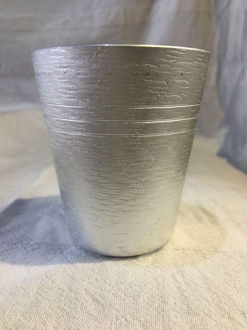 FANTASTIC SET OF 5 ALUMINIUM DRINKING CUPS IN A FAUX LEATHER CONTAINER