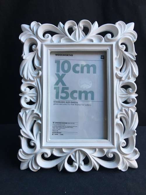 Beautiful unused Woolworths picture frame with a glass front