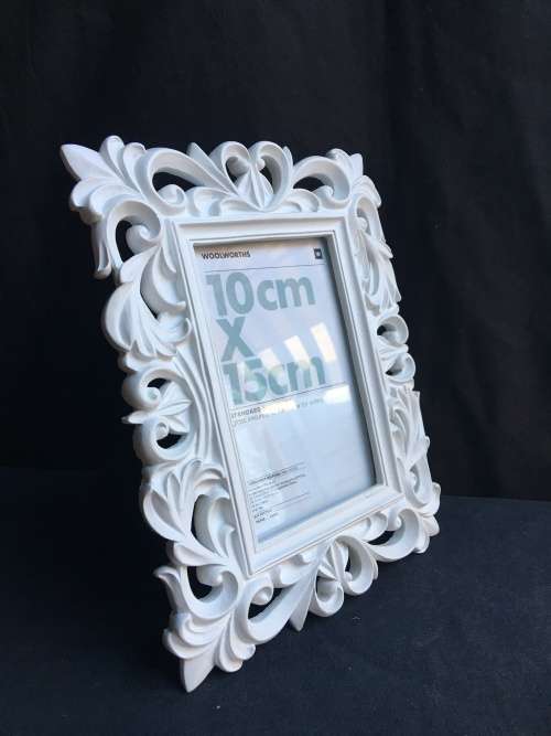 Beautiful unused Woolworths picture frame with a glass front