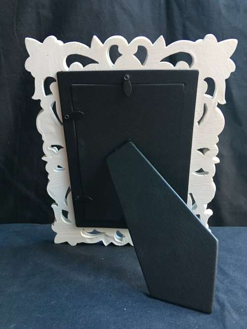 Beautiful unused Woolworths picture frame with a glass front