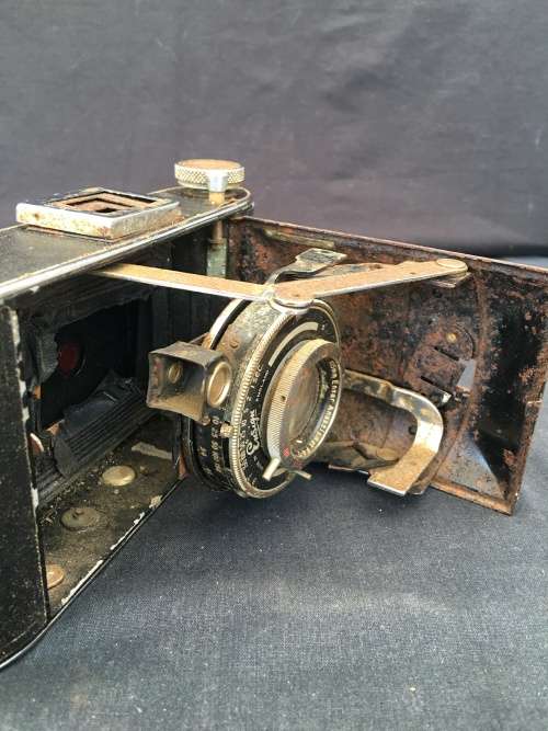 WOW !!! VINTAGE ENSIGN SELFIX 420 SHUTTER CAMERA 1945 . FOR SPARES OR REPAIRS OR DISPLAY