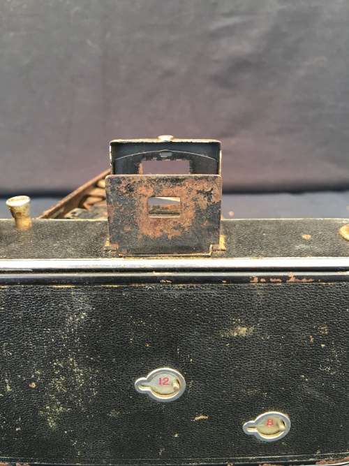 WOW !!! VINTAGE ENSIGN SELFIX 420 SHUTTER CAMERA 1945 . FOR SPARES OR REPAIRS OR DISPLAY