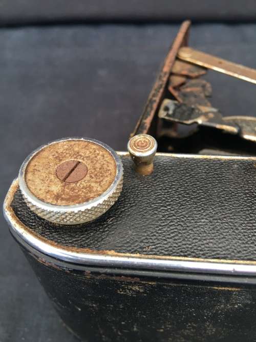 WOW !!! VINTAGE ENSIGN SELFIX 420 SHUTTER CAMERA 1945 . FOR SPARES OR REPAIRS OR DISPLAY