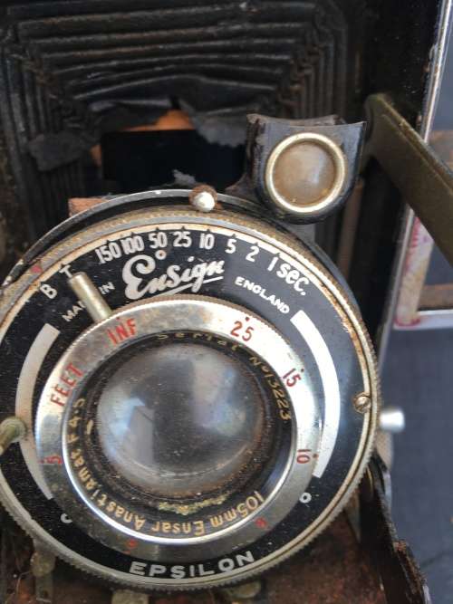 WOW !!! VINTAGE ENSIGN SELFIX 420 SHUTTER CAMERA 1945 . FOR SPARES OR REPAIRS OR DISPLAY
