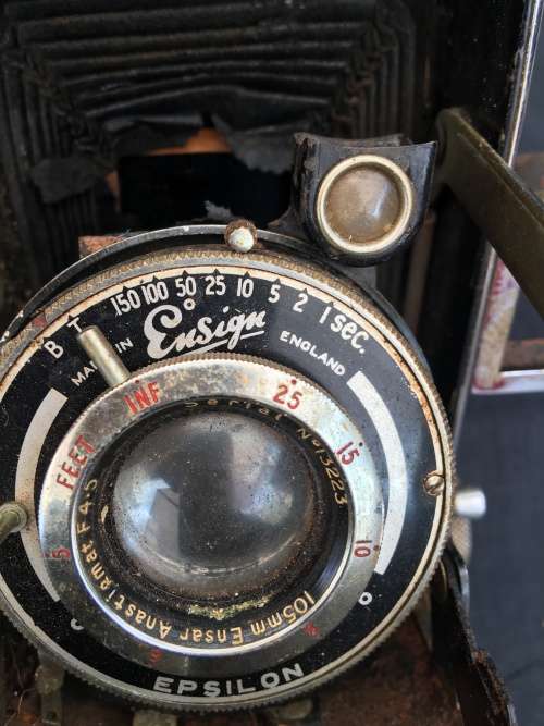 WOW !!! VINTAGE ENSIGN SELFIX 420 SHUTTER CAMERA 1945 . FOR SPARES OR REPAIRS OR DISPLAY