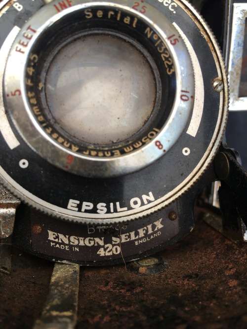 WOW !!! VINTAGE ENSIGN SELFIX 420 SHUTTER CAMERA 1945 . FOR SPARES OR REPAIRS OR DISPLAY