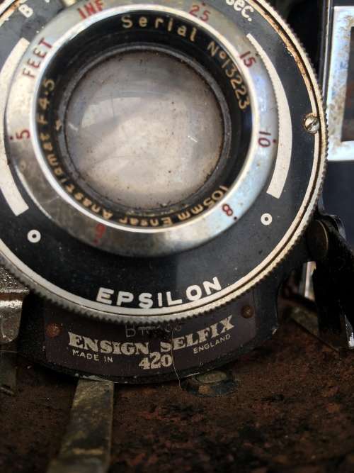 WOW !!! VINTAGE ENSIGN SELFIX 420 SHUTTER CAMERA 1945 . FOR SPARES OR REPAIRS OR DISPLAY