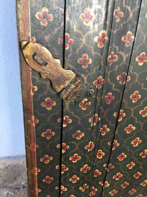 WOW !!!! STUNNING VINTAGE SMALL CABINET / OR BEDSIDE TABLE FOR A SINGLE ROOM