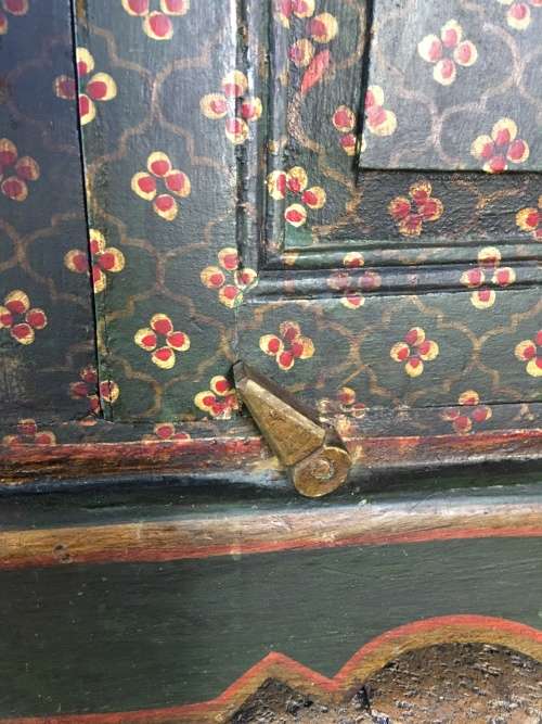 WOW !!!! STUNNING VINTAGE SMALL CABINET / OR BEDSIDE TABLE FOR A SINGLE ROOM