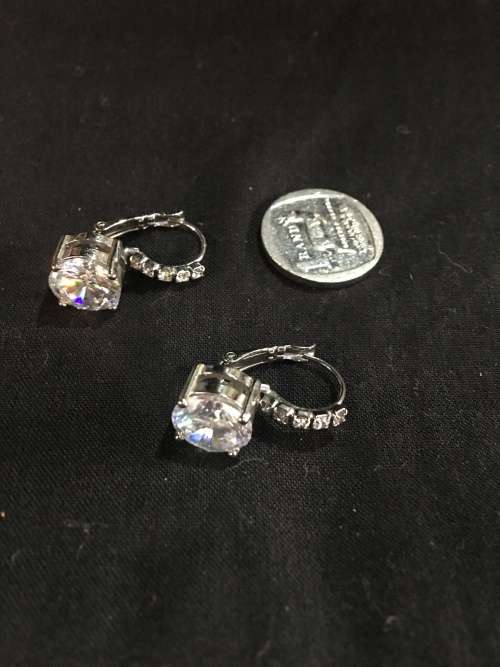 WOW !!! BEAUTIFUL COSTUME JEWELRY EARINGS FOR PIERCED EARS