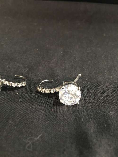 WOW !!! BEAUTIFUL COSTUME JEWELRY EARINGS FOR PIERCED EARS