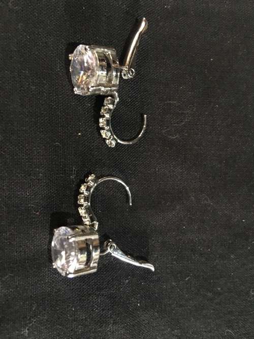 WOW !!! BEAUTIFUL COSTUME JEWELRY EARINGS FOR PIERCED EARS