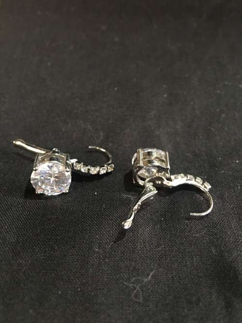 WOW !!! BEAUTIFUL COSTUME JEWELRY EARINGS FOR PIERCED EARS
