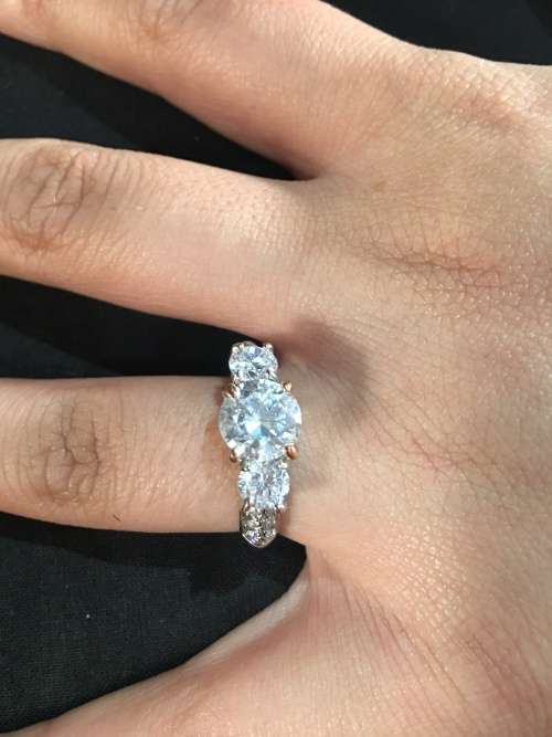 WOW !!! BEAUTIFUL COSTUME JEWELRY RING , LOOKS AMAZING