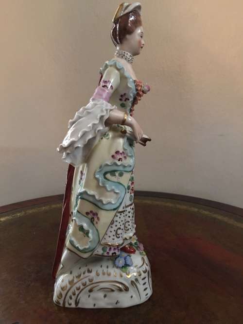 FANTASTIC ANTIQUE SITZENDORF GERMAN PORCELAIN FIGURINE circa 1890's