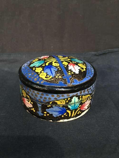 STUNNING SMALL PAPER MACHE HAND PAINTED TRINKET BOX