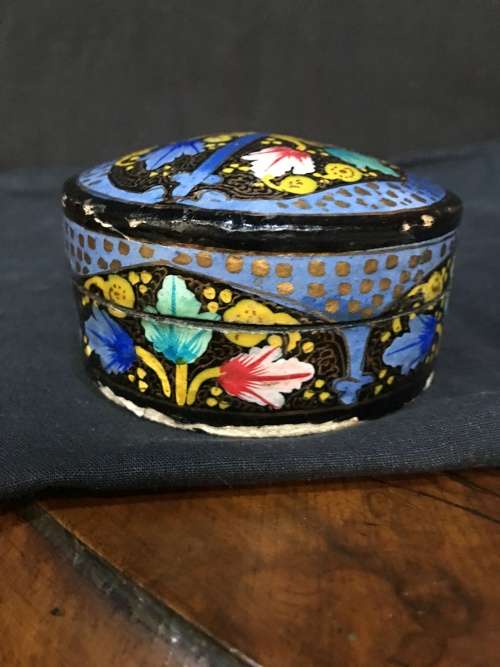 STUNNING SMALL PAPER MACHE HAND PAINTED TRINKET BOX