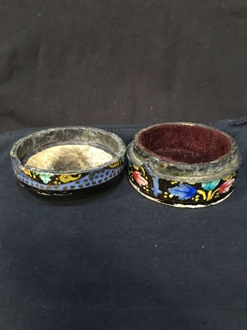 STUNNING SMALL PAPER MACHE HAND PAINTED TRINKET BOX