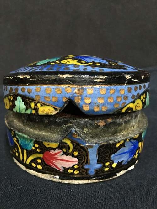 STUNNING SMALL PAPER MACHE HAND PAINTED TRINKET BOX