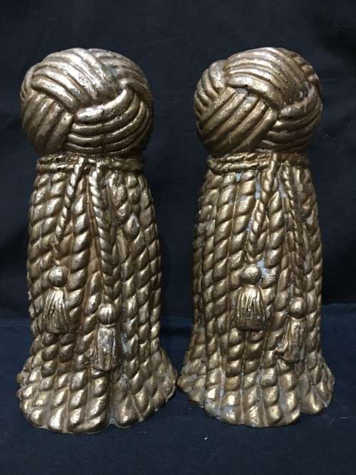 STUNNING HEAVY PAIR OF CANDLE STICKS IN A LOVELY GOLD DETAIL MADE TO RESEMBLE TIE BACKS