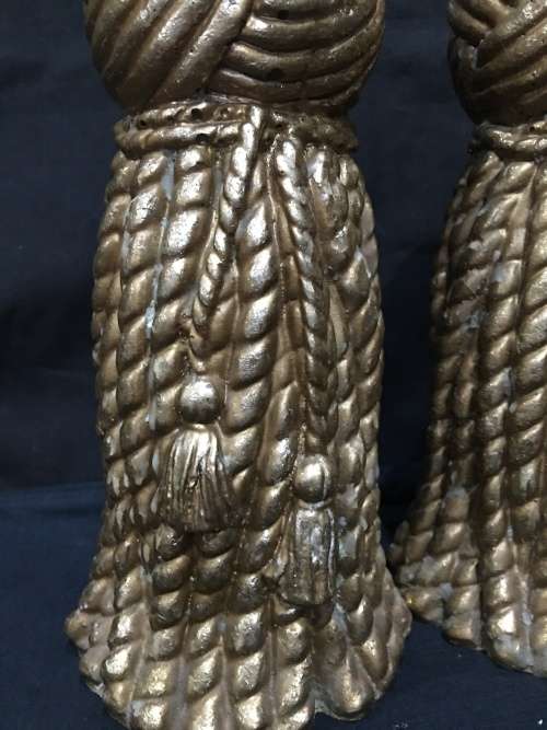 STUNNING HEAVY PAIR OF CANDLE STICKS IN A LOVELY GOLD DETAIL MADE TO RESEMBLE TIE BACKS