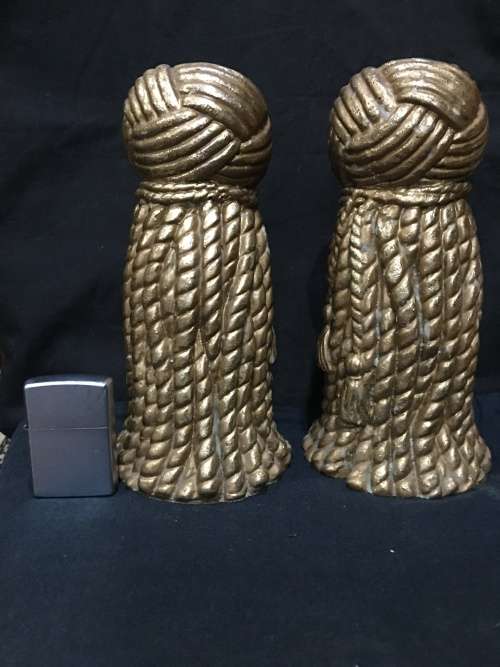 STUNNING HEAVY PAIR OF CANDLE STICKS IN A LOVELY GOLD DETAIL MADE TO RESEMBLE TIE BACKS