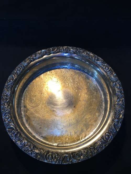 WOW !!! GORGEOUS HEAVY VINTAGE SILVER PLATED PIE DISH ON LION FEET WITH LOADS OF DETAILING