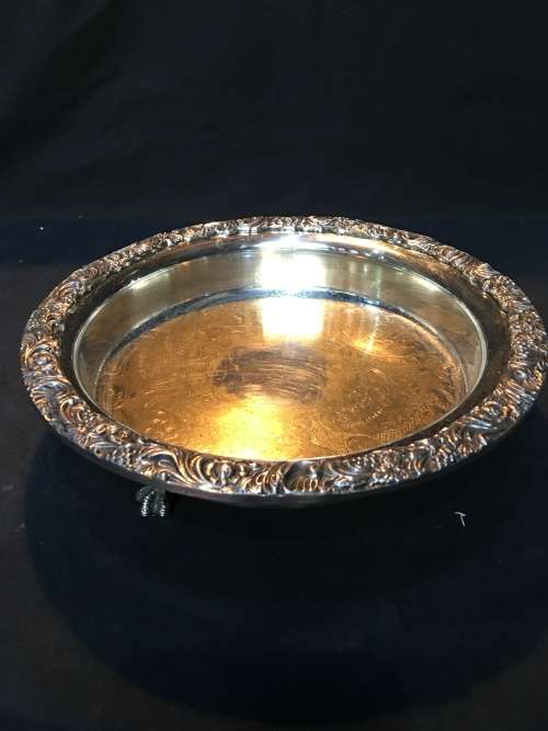 WOW !!! GORGEOUS HEAVY VINTAGE SILVER PLATED PIE DISH ON LION FEET WITH LOADS OF DETAILING