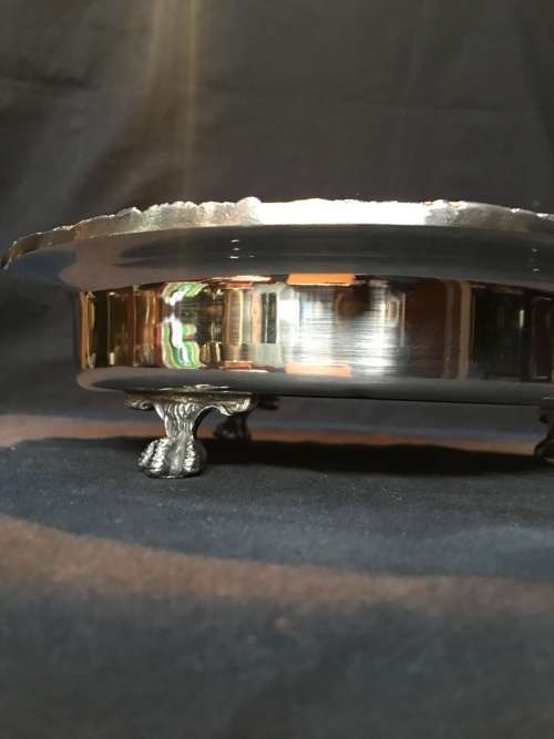 WOW !!! GORGEOUS HEAVY VINTAGE SILVER PLATED PIE DISH ON LION FEET WITH LOADS OF DETAILING