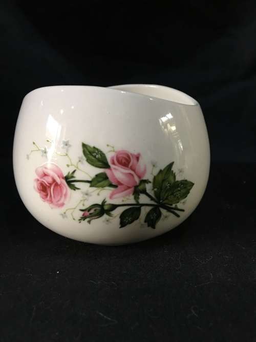WOW !!! VINTAGE CONTINENTAL CHINA VITREOUS TRINKET / POT POURRI / OR SUGAR BOWL