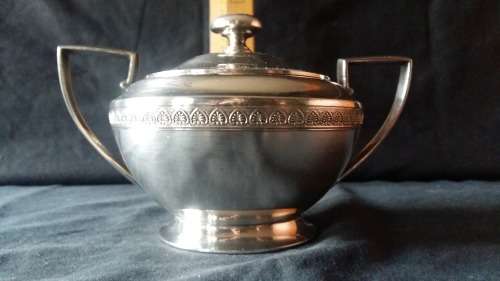 Vintage silver Plated Walker and Hall Sheffield 17074 Sugar Pot with Lid - 250ml