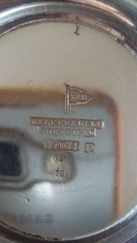 Vintage silver Plated Walker and Hall Sheffield 17074 Sugar Pot with Lid - 250ml
