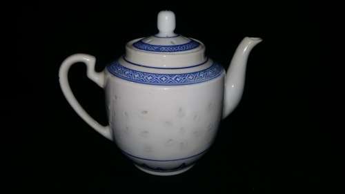 Beautiful Vintage Chinese Rice Design Large Blue and White Tea Pot