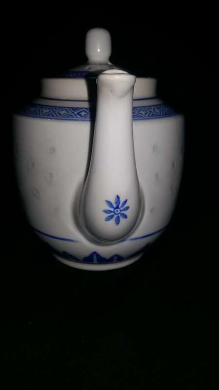 Beautiful Vintage Chinese Rice Design Large Blue and White Tea Pot