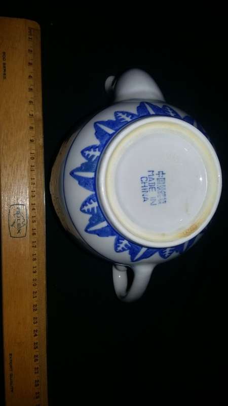 Beautiful Vintage Chinese Rice Design Large Blue and White Tea Pot
