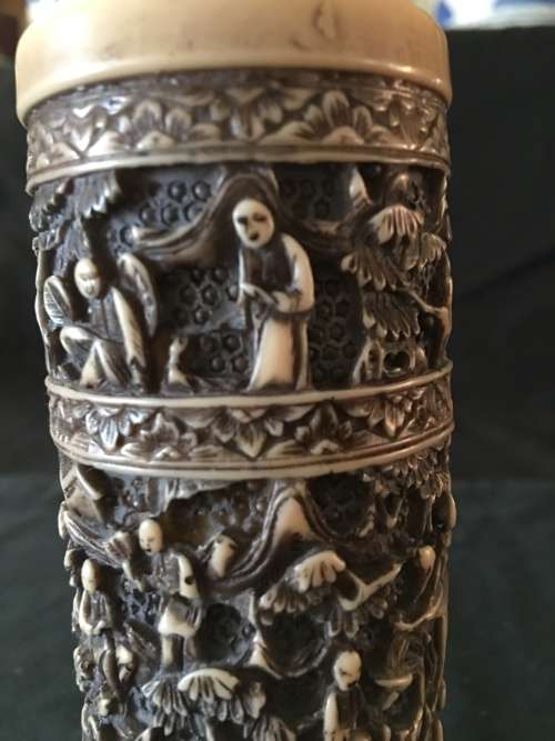 WOW !!! A STUNNING VINTAGE HEAVILY CARVED FAUX IVORY CHINESE VASE