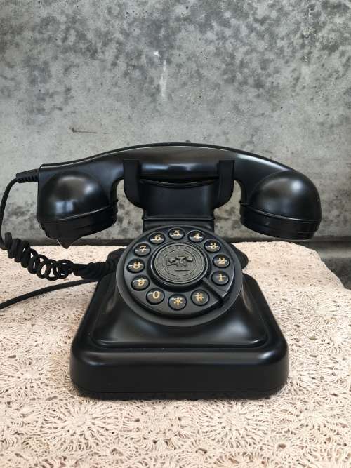 WOW !!! HIGHLY COLLECTIBLE VINTAGE BAKELITE PRESS BUTTON TELKOM TELEPHONE , TESTED AND WORKING
