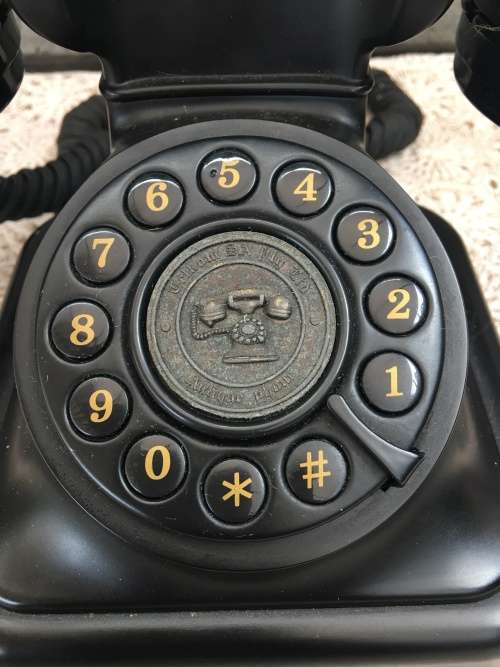 WOW !!! HIGHLY COLLECTIBLE VINTAGE BAKELITE PRESS BUTTON TELKOM TELEPHONE , TESTED AND WORKING