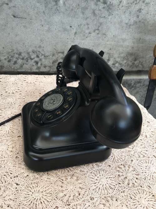 WOW !!! HIGHLY COLLECTIBLE VINTAGE BAKELITE PRESS BUTTON TELKOM TELEPHONE , TESTED AND WORKING
