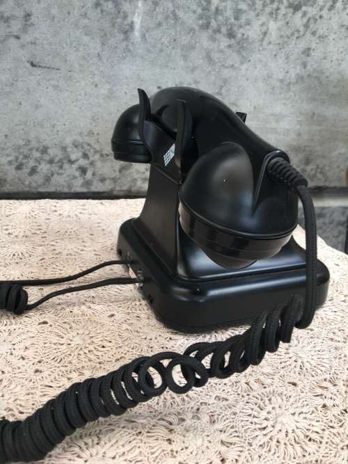 WOW !!! HIGHLY COLLECTIBLE VINTAGE BAKELITE PRESS BUTTON TELKOM TELEPHONE , TESTED AND WORKING
