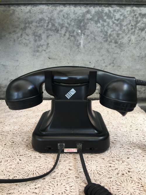 WOW !!! HIGHLY COLLECTIBLE VINTAGE BAKELITE PRESS BUTTON TELKOM TELEPHONE , TESTED AND WORKING