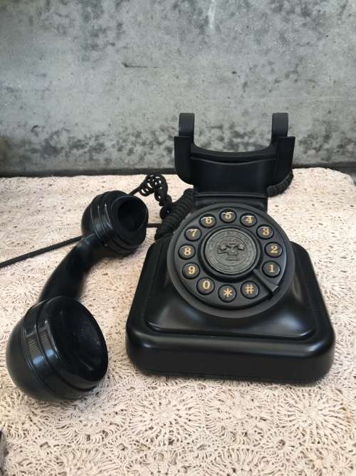 WOW !!! HIGHLY COLLECTIBLE VINTAGE BAKELITE PRESS BUTTON TELKOM TELEPHONE , TESTED AND WORKING